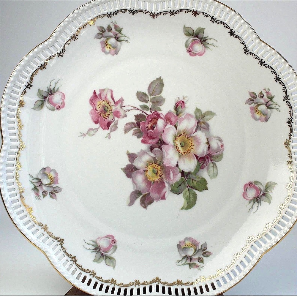 Schumann Arzberg Bavaria Wild Rose Reticulated Porcelain Plate Gold Trim 10.25"